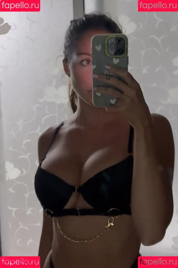 Caroline Einhoff Onlyfans Photo Gallery 