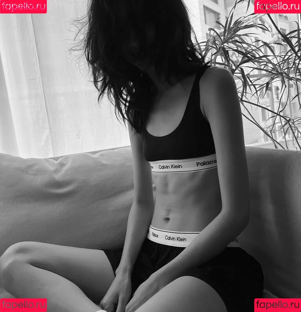 Jung Ho-yeon Onlyfans Photo Gallery 