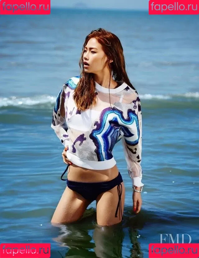 Jung Ho-yeon Onlyfans Photo Gallery 