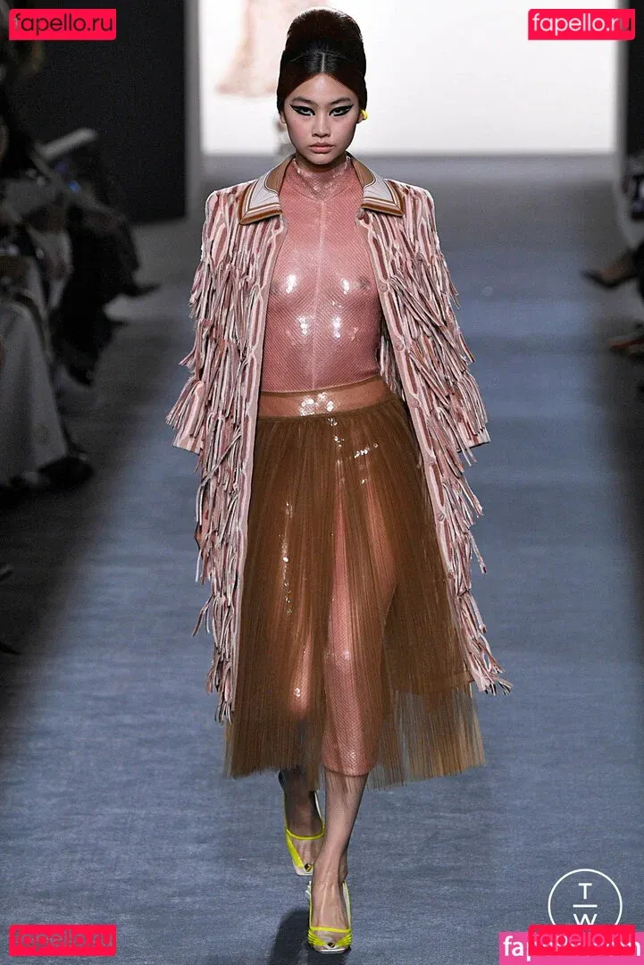 Jung Ho-yeon Onlyfans Photo Gallery 