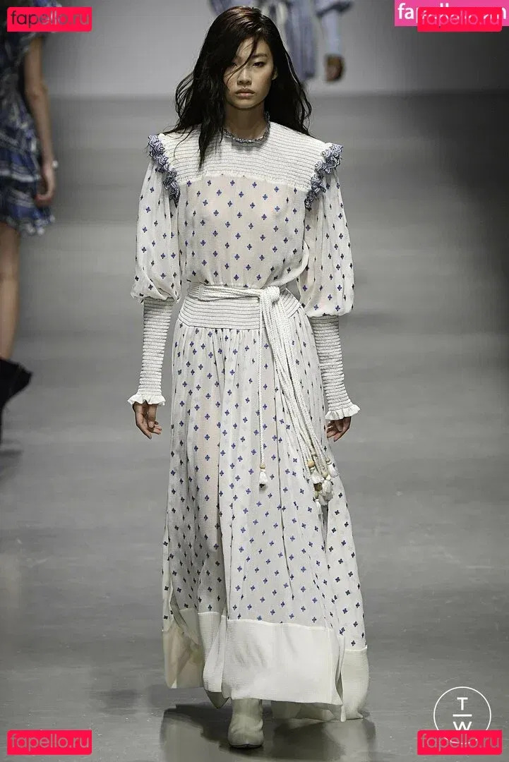 Jung Ho-yeon Onlyfans Photo Gallery 