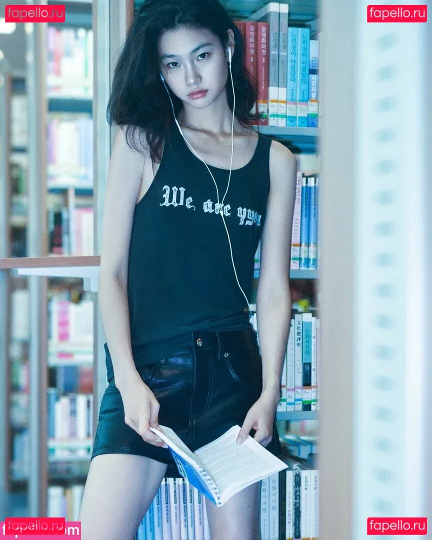 Jung Ho-yeon Onlyfans Photo Gallery 