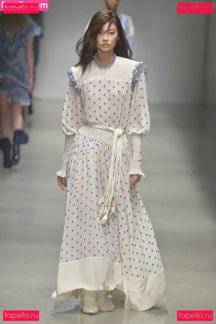 Jung Ho-yeon Onlyfans Photo Gallery 