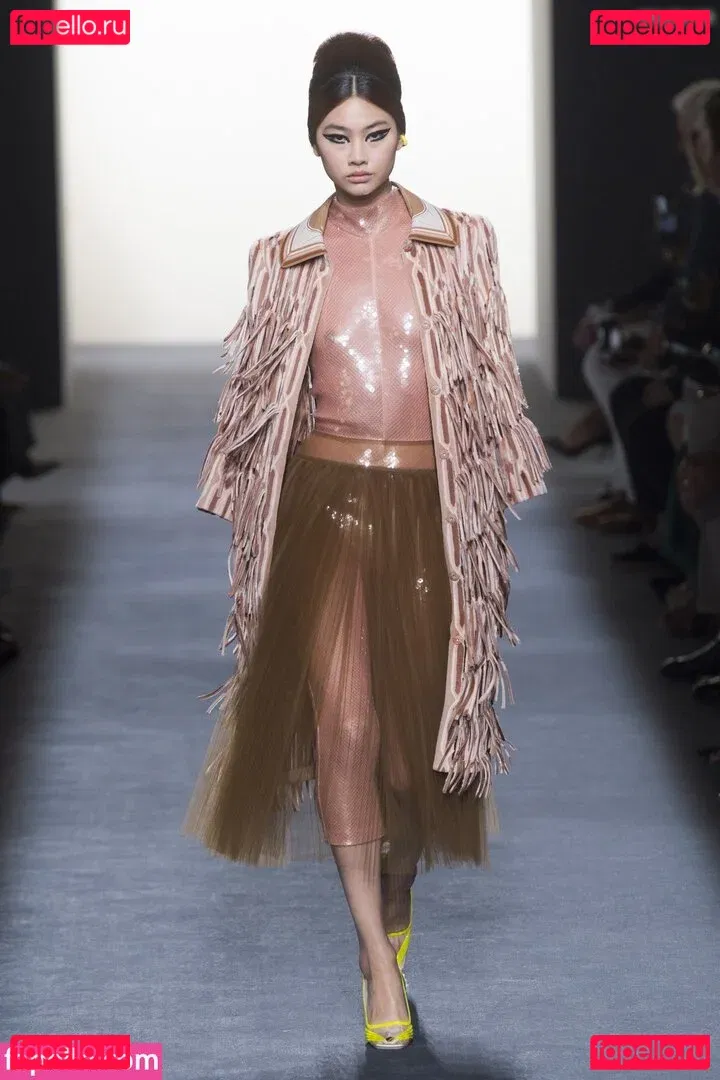 Jung Ho-yeon Onlyfans Photo Gallery 