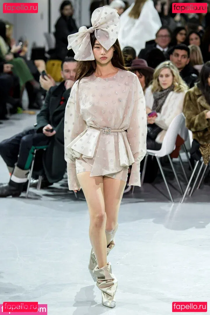 Jung Ho-yeon Onlyfans Photo Gallery 