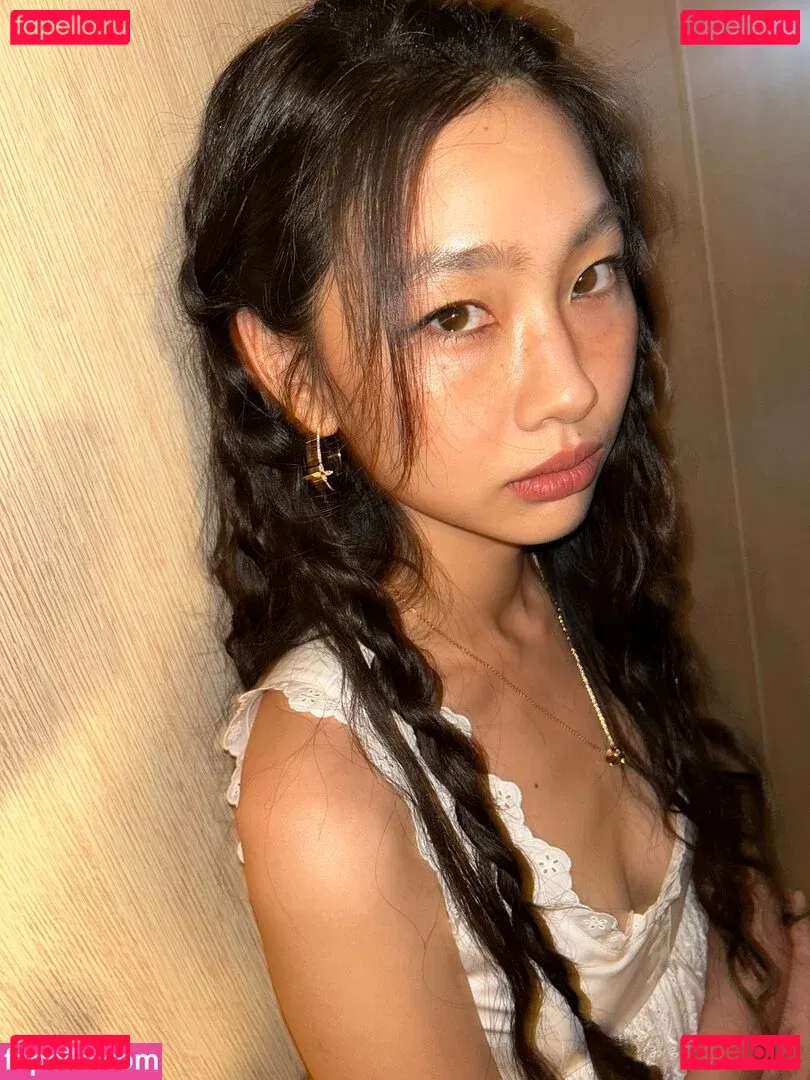 Jung Ho-yeon Onlyfans Photo Gallery 