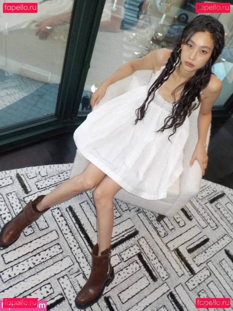 Jung Ho-yeon Onlyfans Photo Gallery 