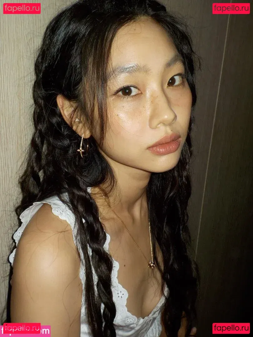 Jung Ho-yeon Onlyfans Photo Gallery 