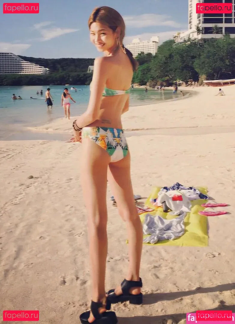 Jung Ho-yeon Onlyfans Photo Gallery 