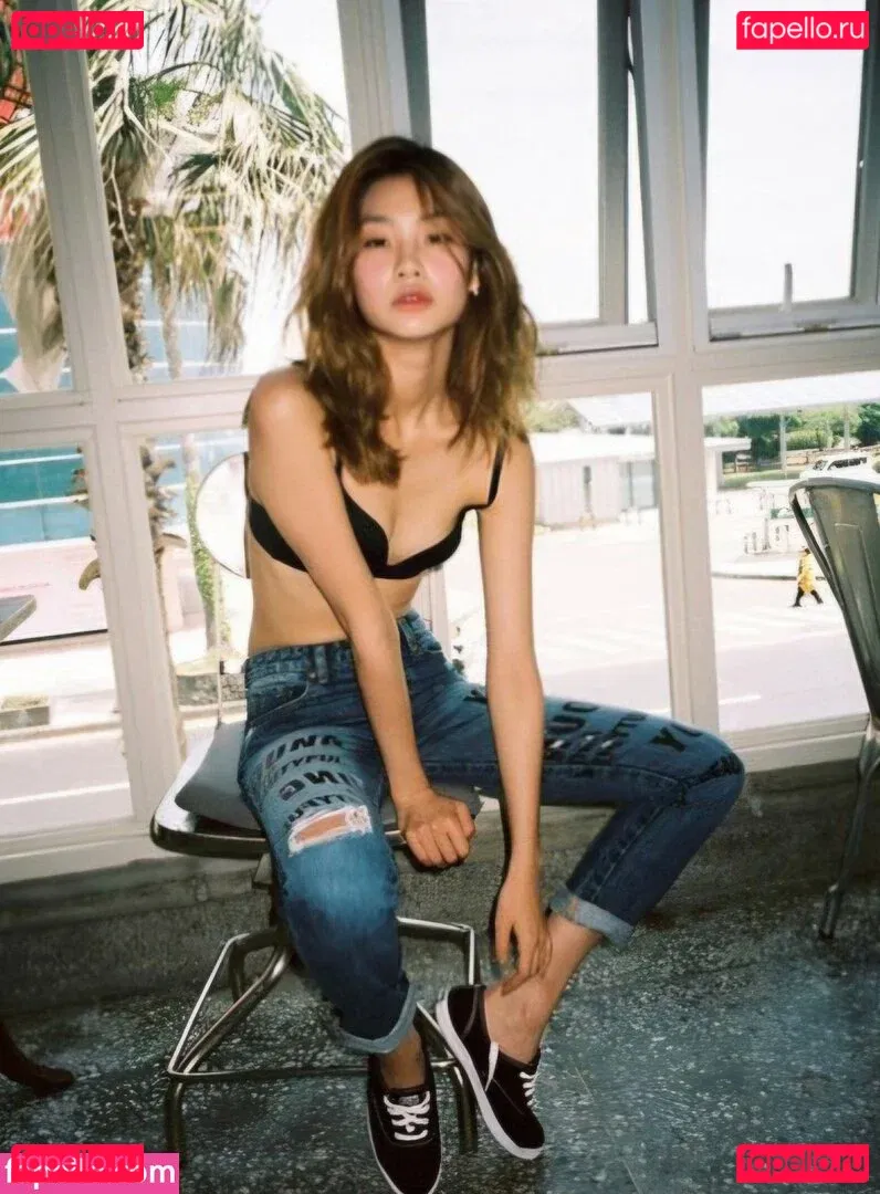 Jung Ho-yeon Onlyfans Photo Gallery 