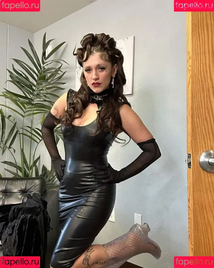 Sierra Ferrell Onlyfans Photo Gallery 