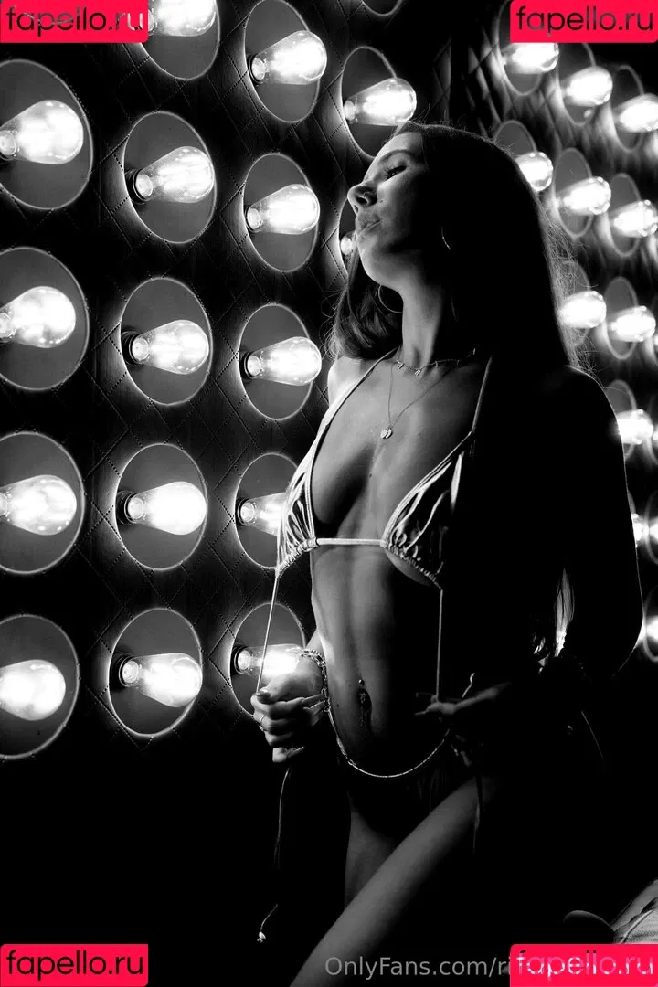 rina exclusive Onlyfans Photo Gallery 