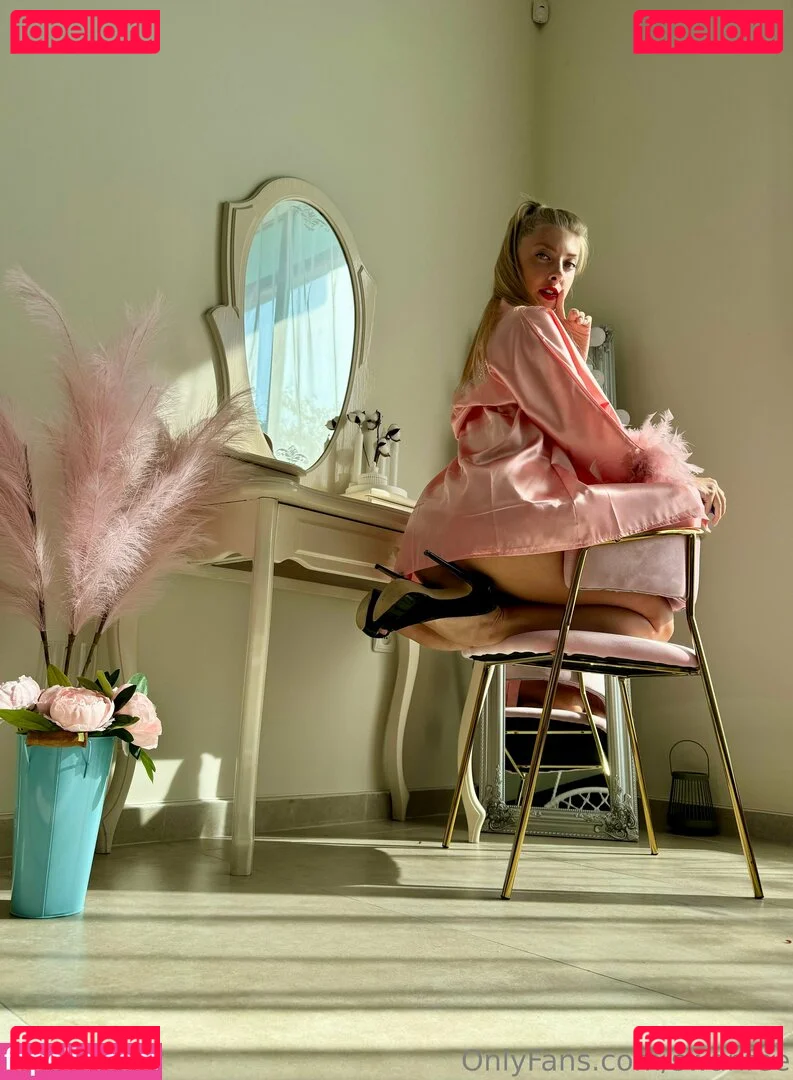 swanfee Onlyfans Photo Gallery 