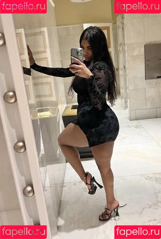 MzKora Onlyfans Photo Gallery 