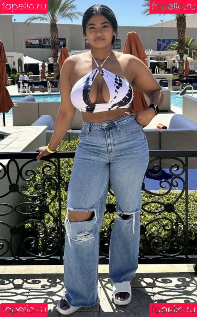 MzKora Onlyfans Photo Gallery 