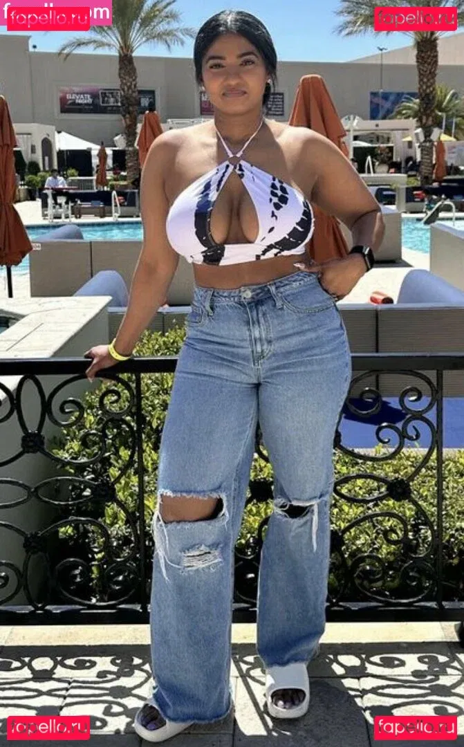 MzKora Onlyfans Photo Gallery 