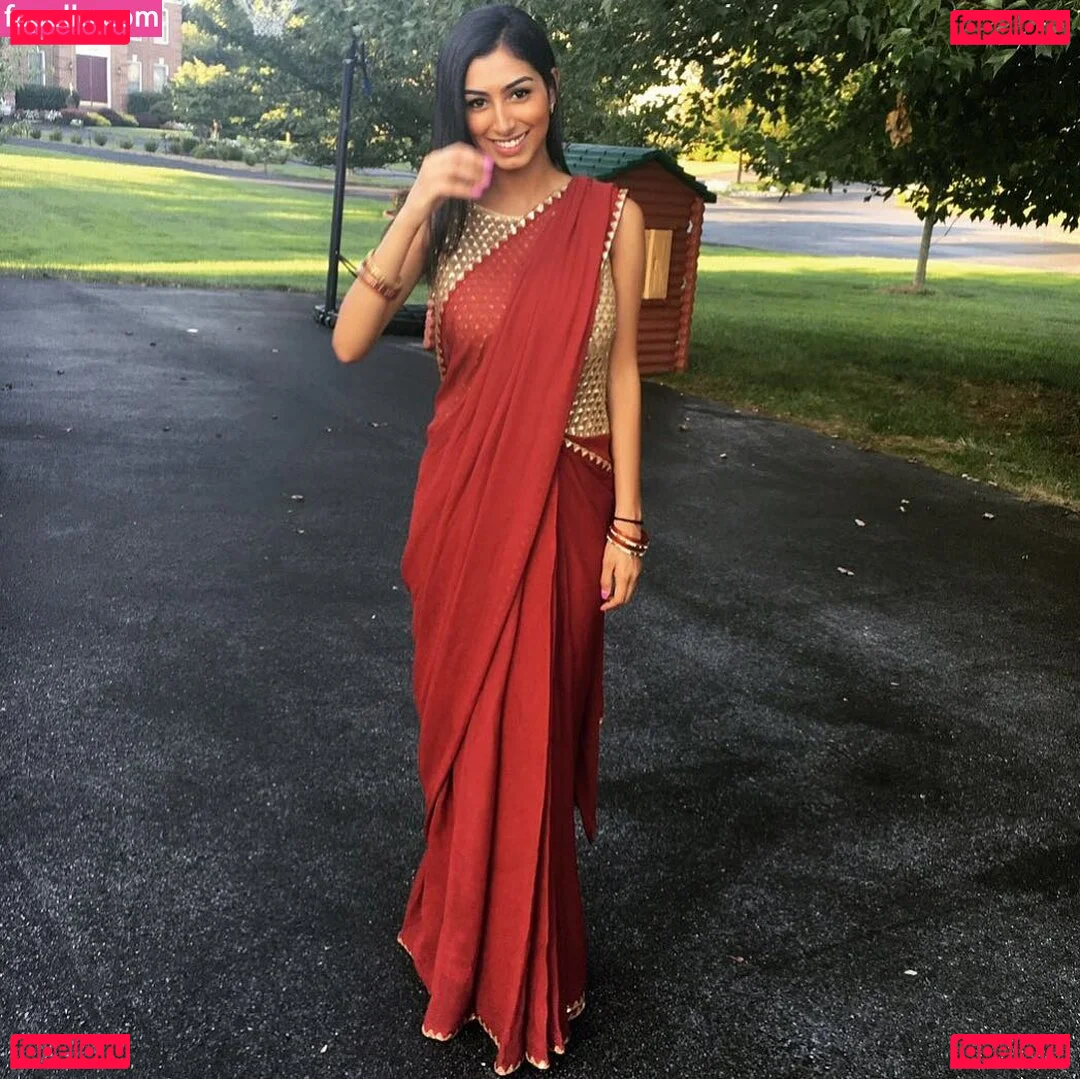 Sasha Kalra Nude Onlyfans Photo 27