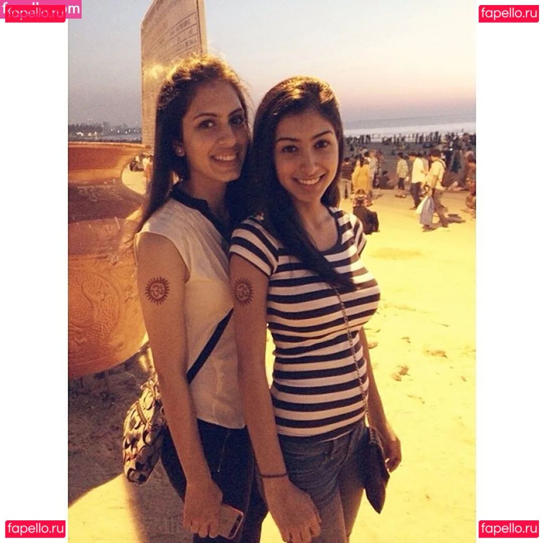 Sasha Kalra Nude Onlyfans Photo 25