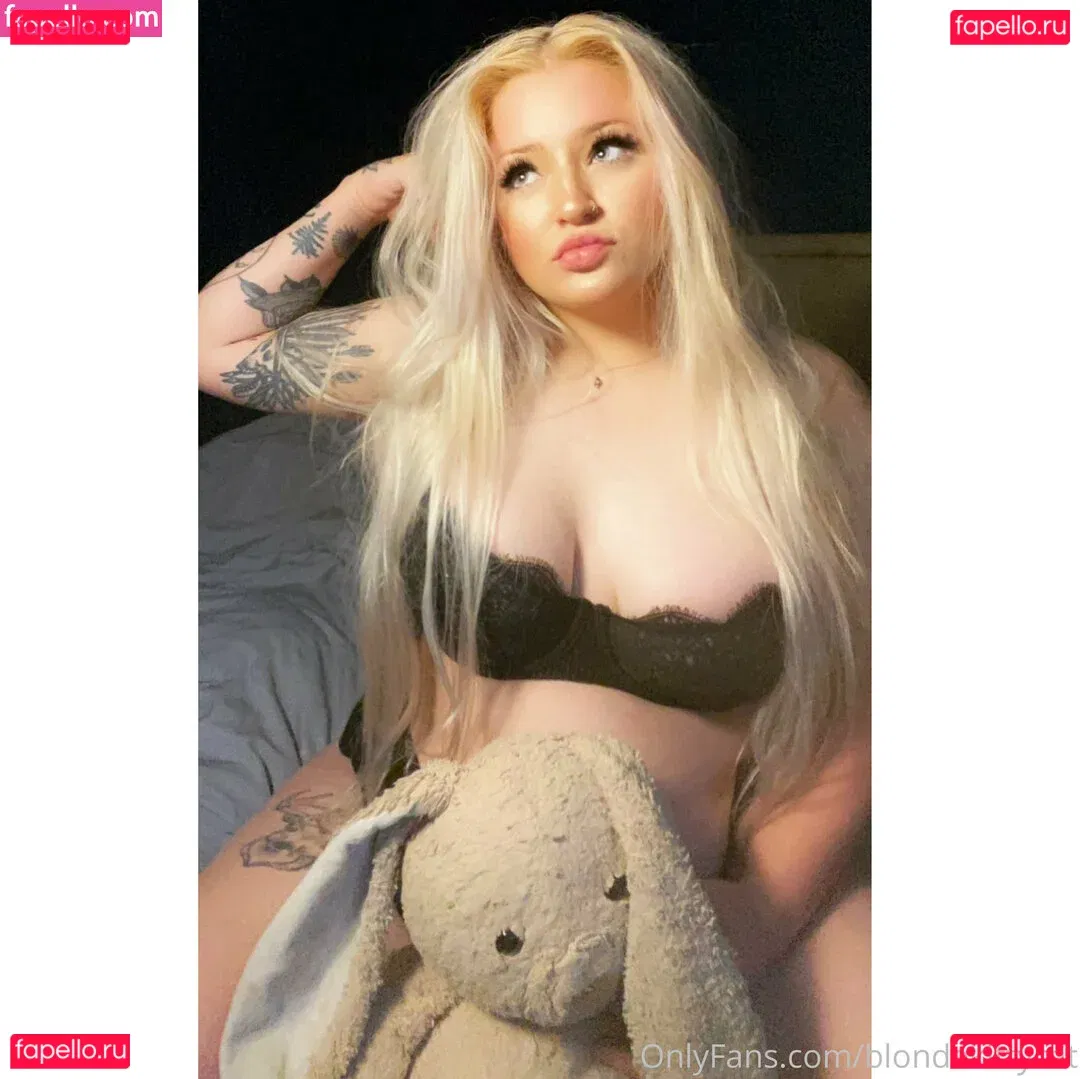 blondekittycat Onlyfans Photo Gallery 