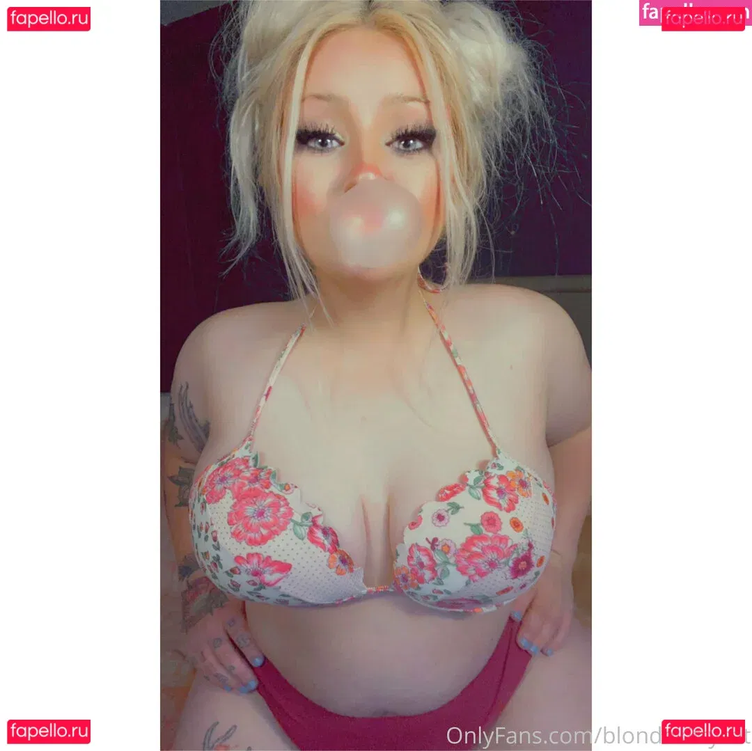 blondekittycat Onlyfans Photo Gallery 