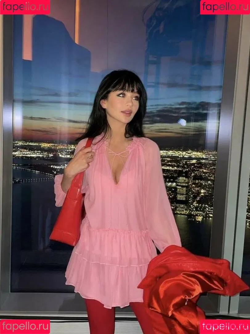Malina Weissman Onlyfans Photo Gallery 