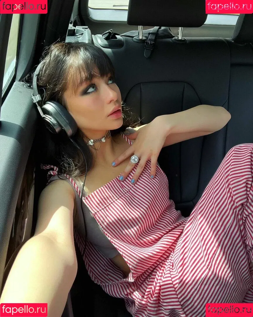 Malina Weissman Onlyfans Photo Gallery 