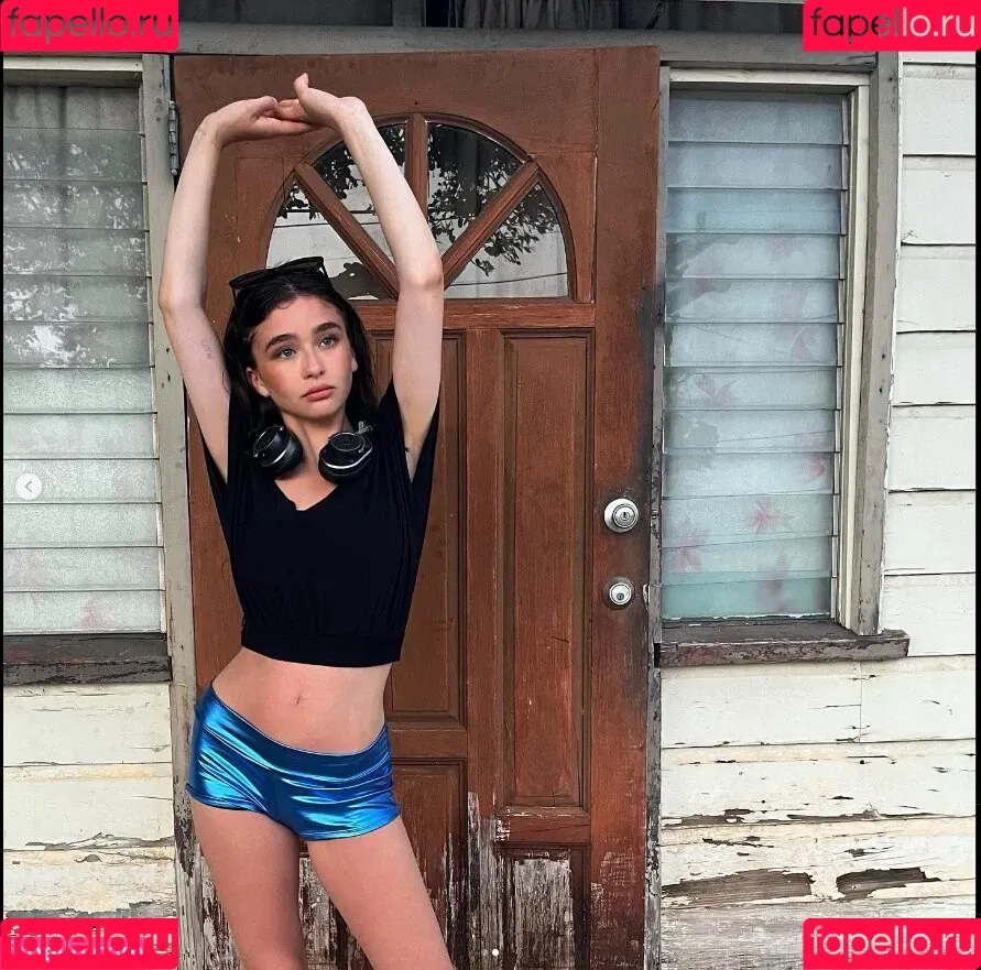 Malina Weissman Onlyfans Photo Gallery 