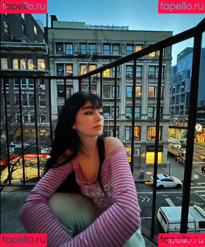 Malina Weissman Onlyfans Photo Gallery 
