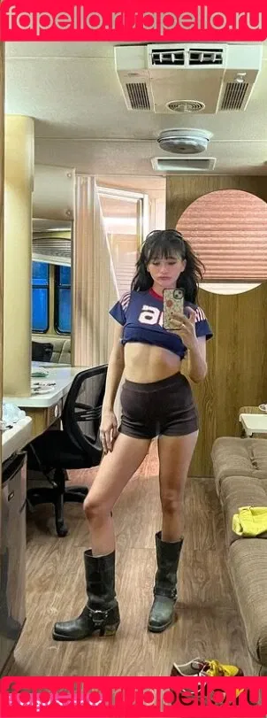 Malina Weissman Onlyfans Photo Gallery 