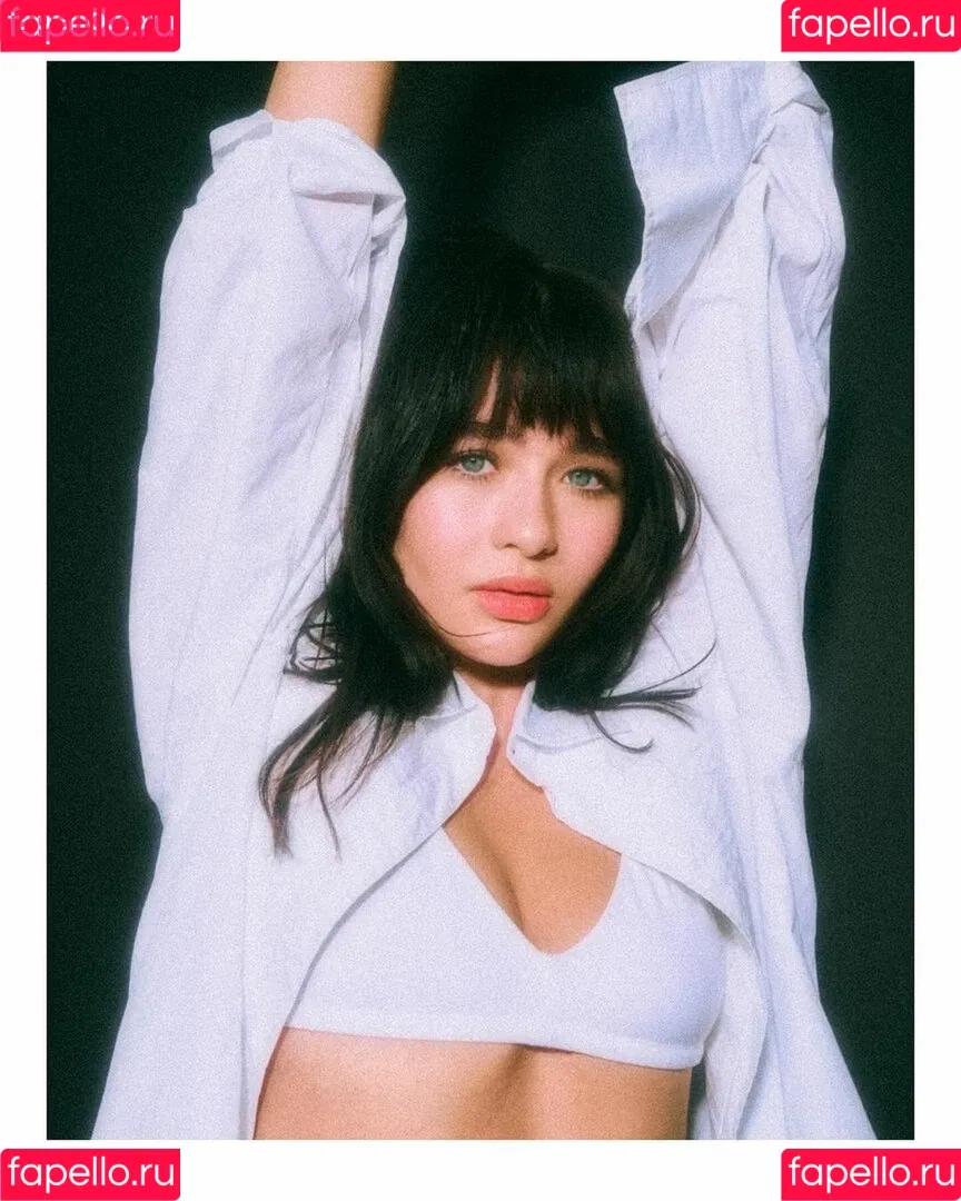 Malina Weissman Onlyfans Photo Gallery 