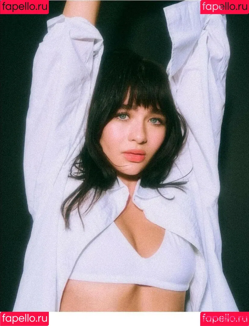 Malina Weissman Onlyfans Photo Gallery 