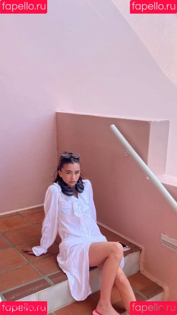 Malina Weissman Onlyfans Photo Gallery 