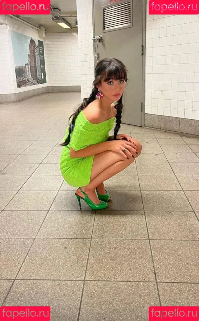 Malina Weissman Onlyfans Photo Gallery 