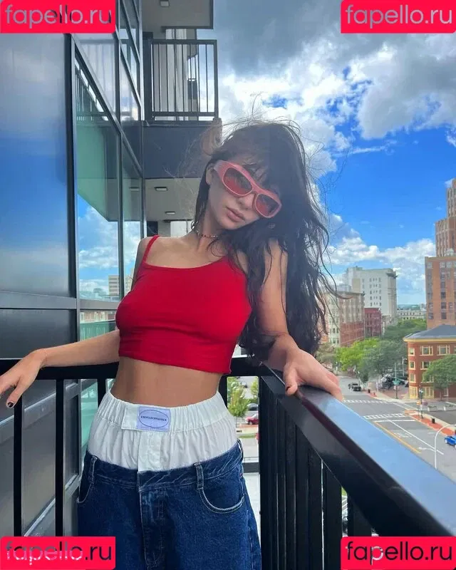 Malina Weissman Onlyfans Photo Gallery 
