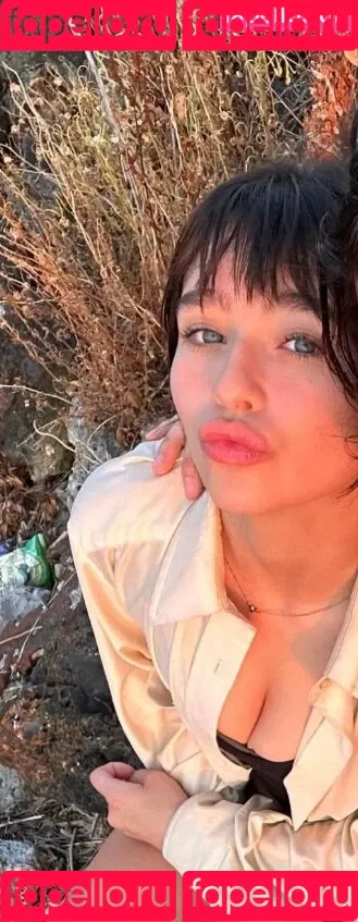 Malina Weissman Onlyfans Photo Gallery 