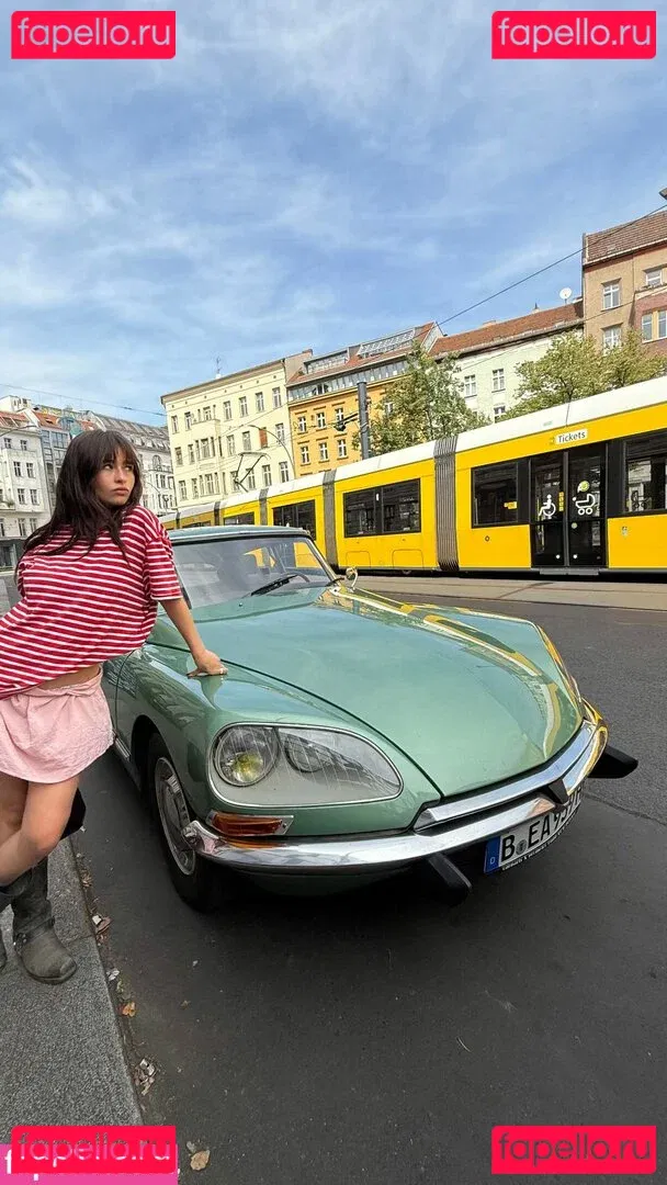 Malina Weissman Onlyfans Photo Gallery 