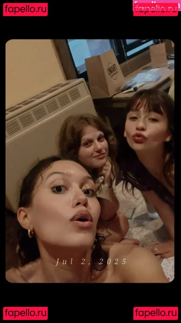 Malina Weissman Onlyfans Photo Gallery 