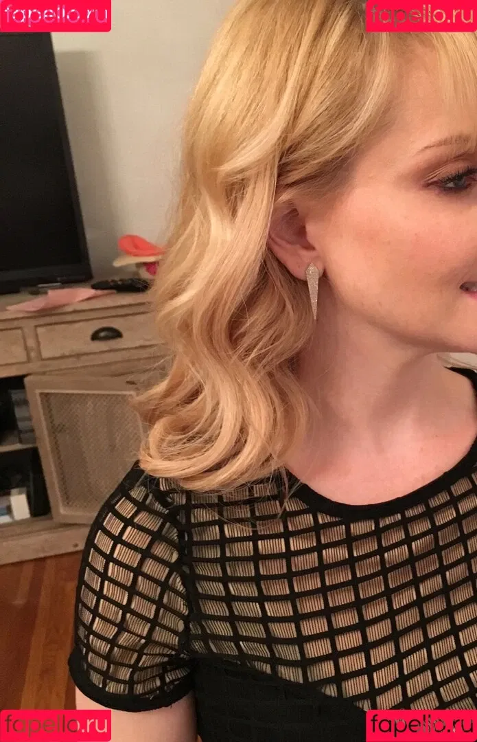 Melissa Rauch Onlyfans Photo Gallery 