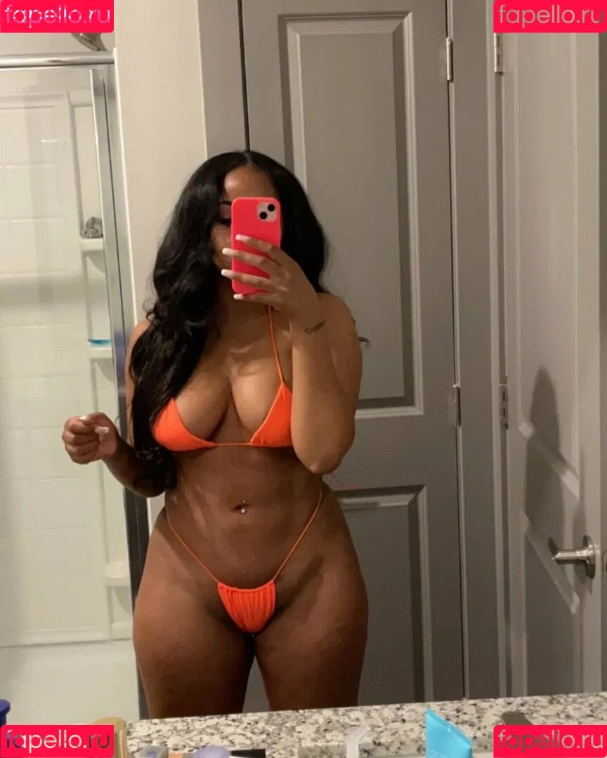 Astromamii_ Onlyfans Photo Gallery 