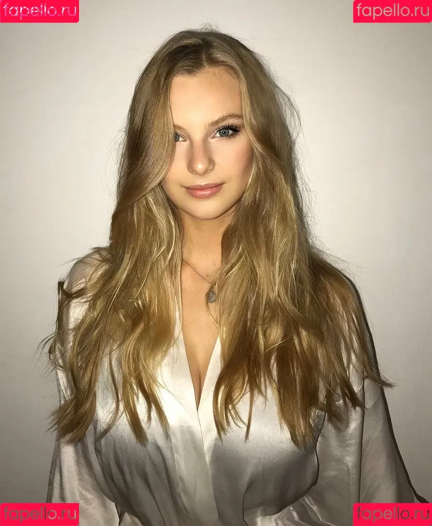 Chloe Vialaret Onlyfans Photo Gallery 