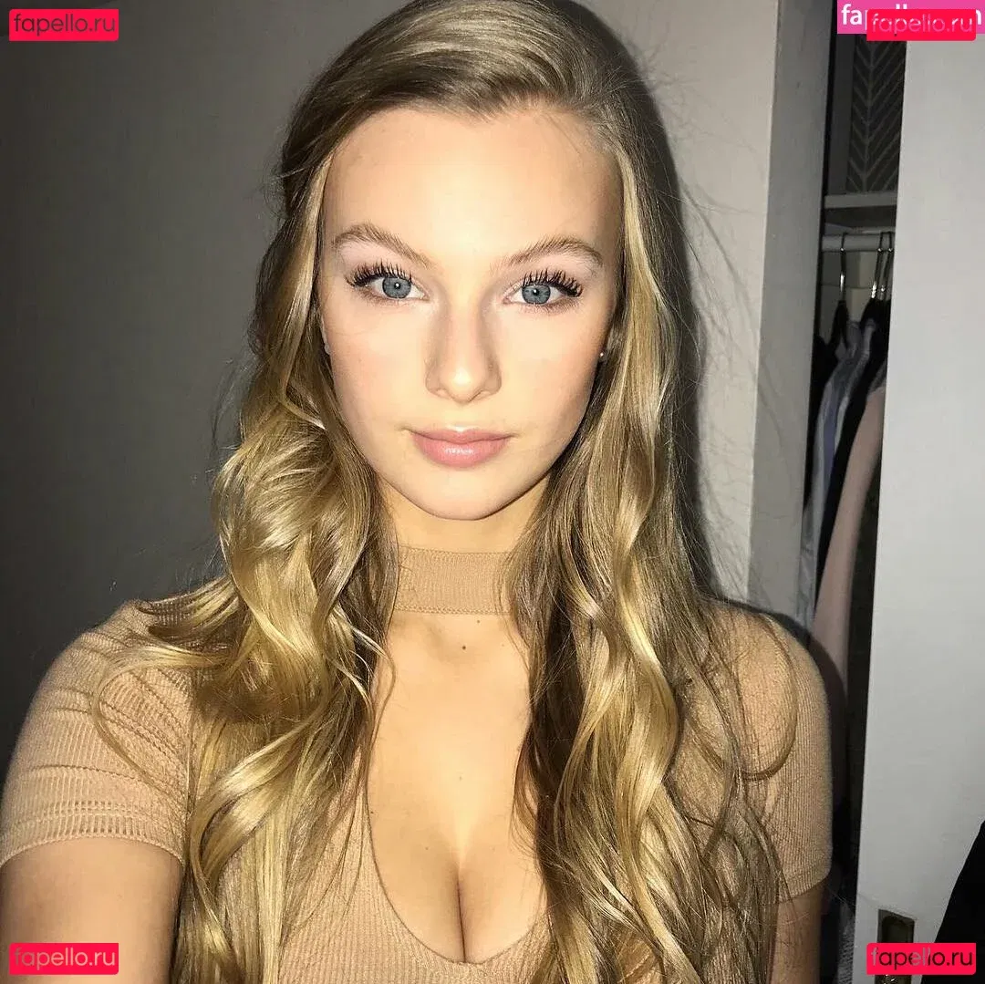 Chloe Vialaret Onlyfans Photo Gallery 
