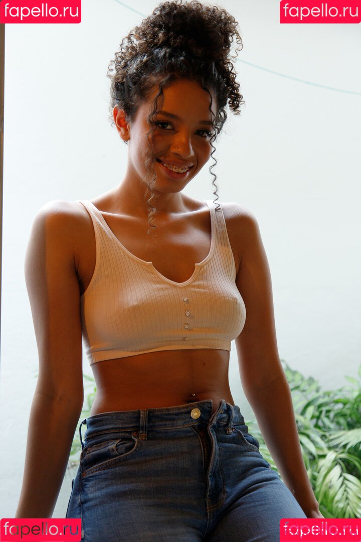 Valery Ponce Onlyfans Photo Gallery 