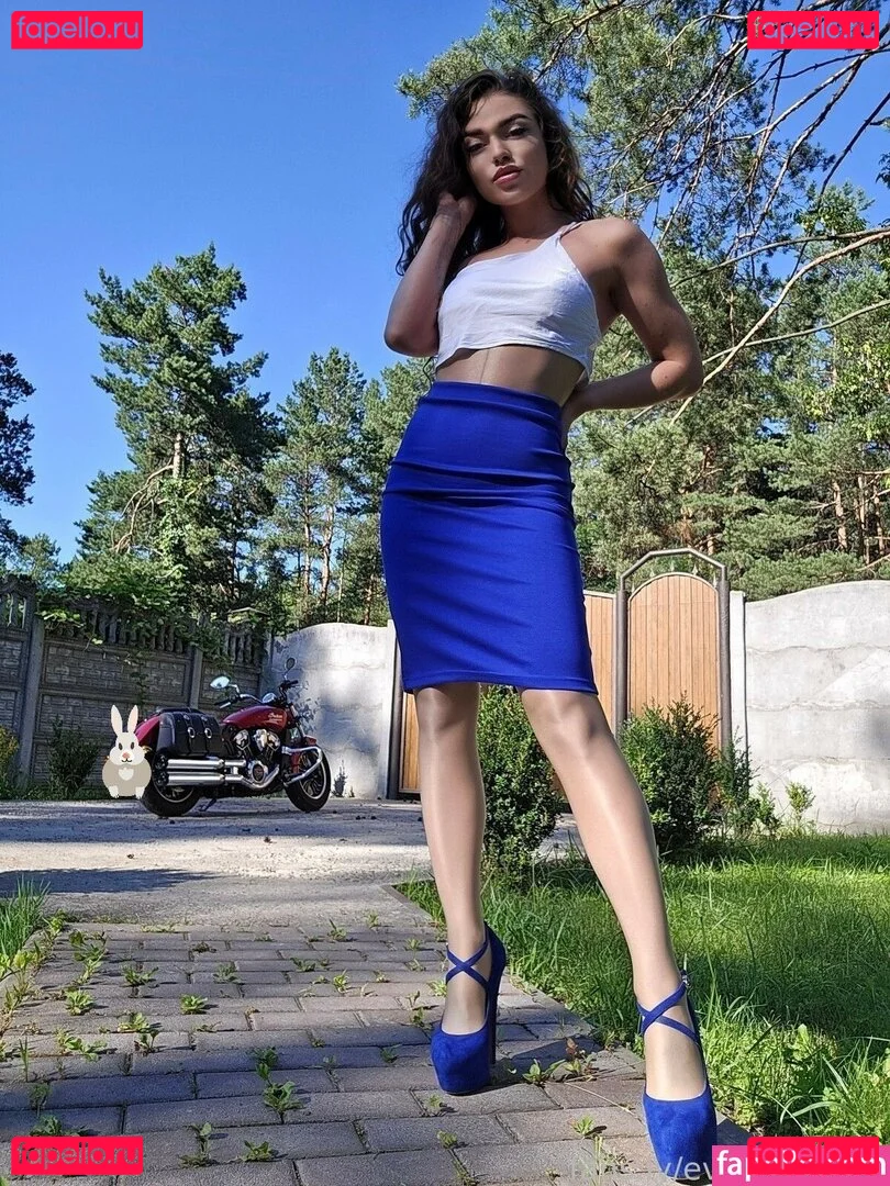 Eva Pantyhose Onlyfans Photo Gallery 