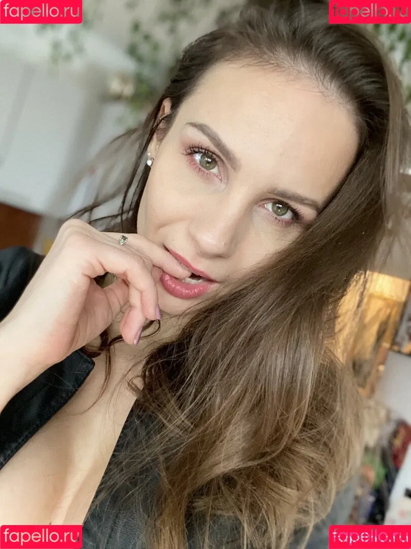Mary Wet Onlyfans Photo Gallery 