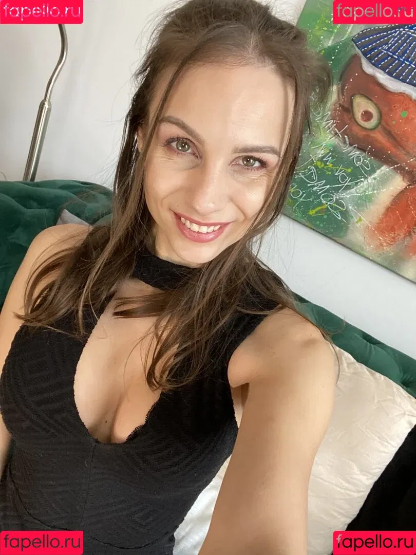 Mary Wet Onlyfans Photo Gallery 