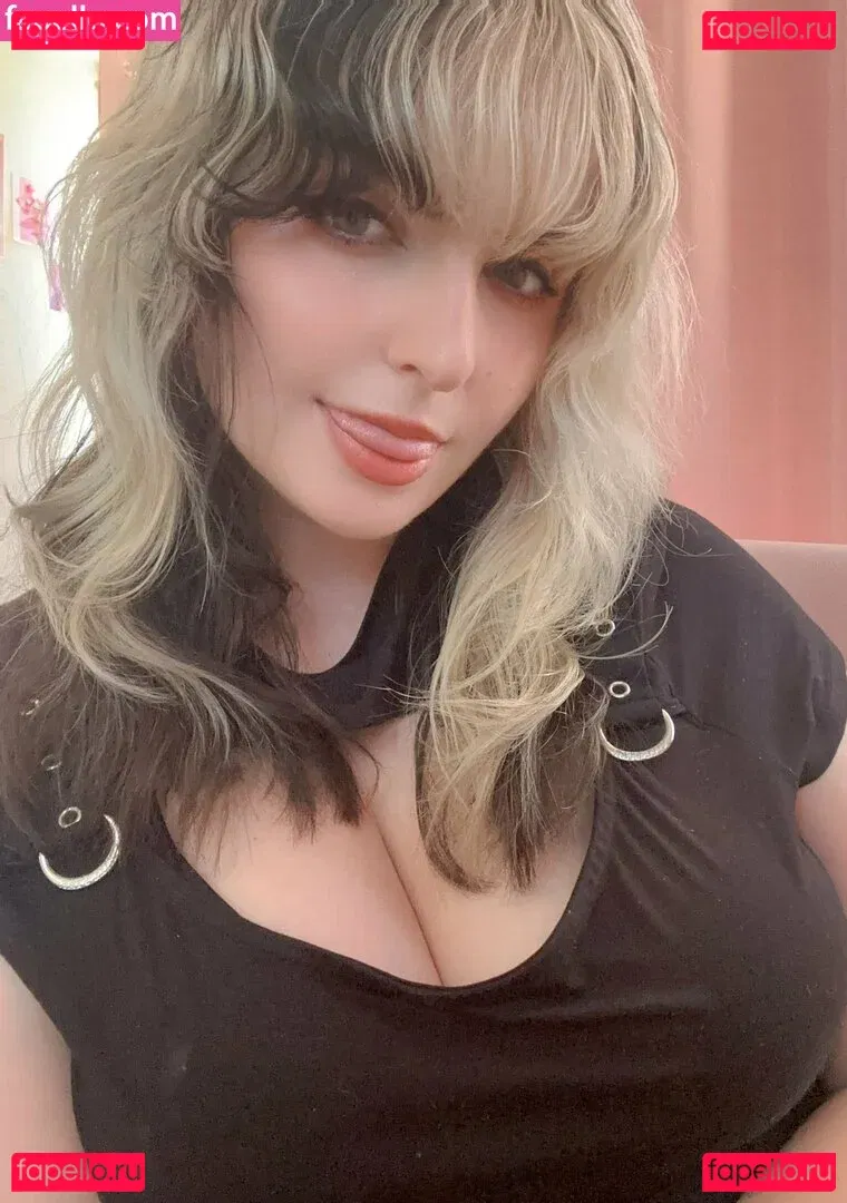 Aretteepls Onlyfans Photo Gallery 