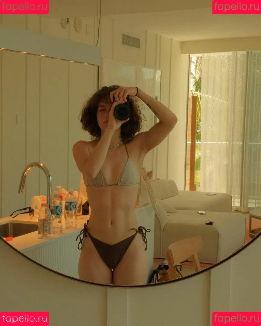 clara.west Onlyfans Photo Gallery 