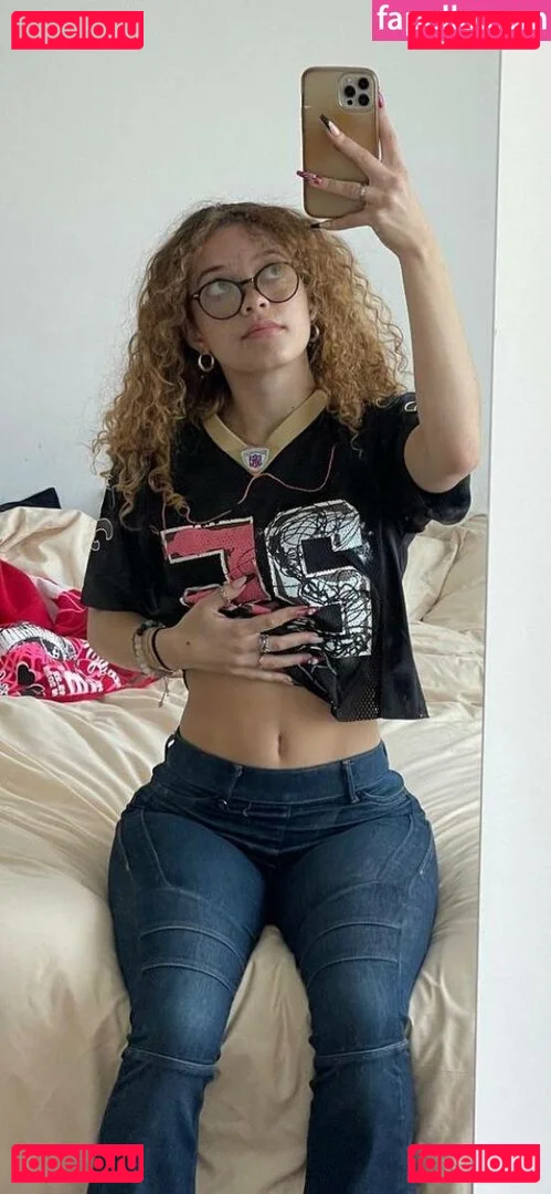 clara.west Onlyfans Photo Gallery 