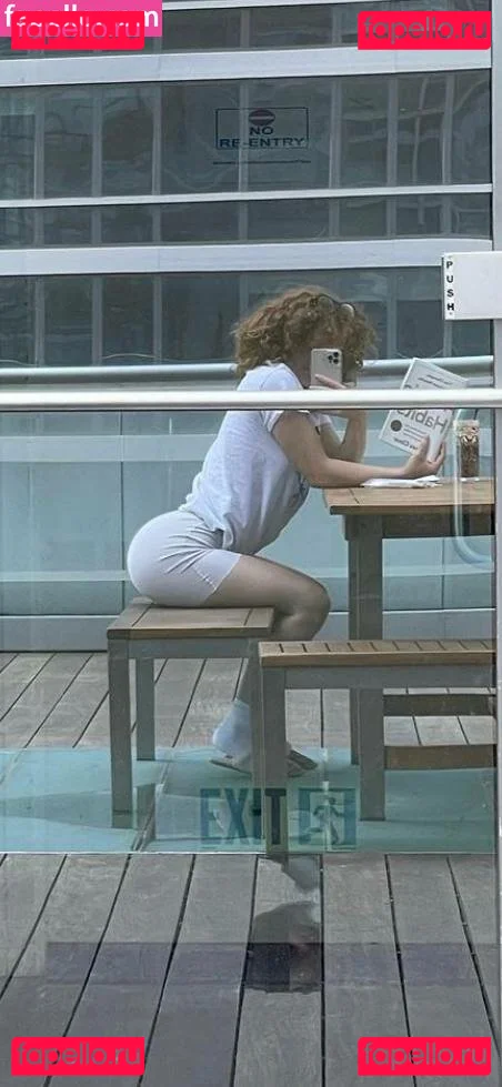 clara.west Onlyfans Photo Gallery 