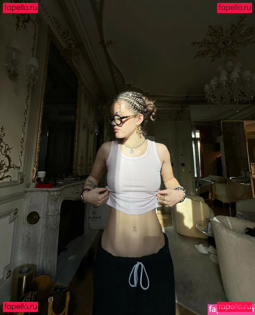 clara.west Onlyfans Photo Gallery 